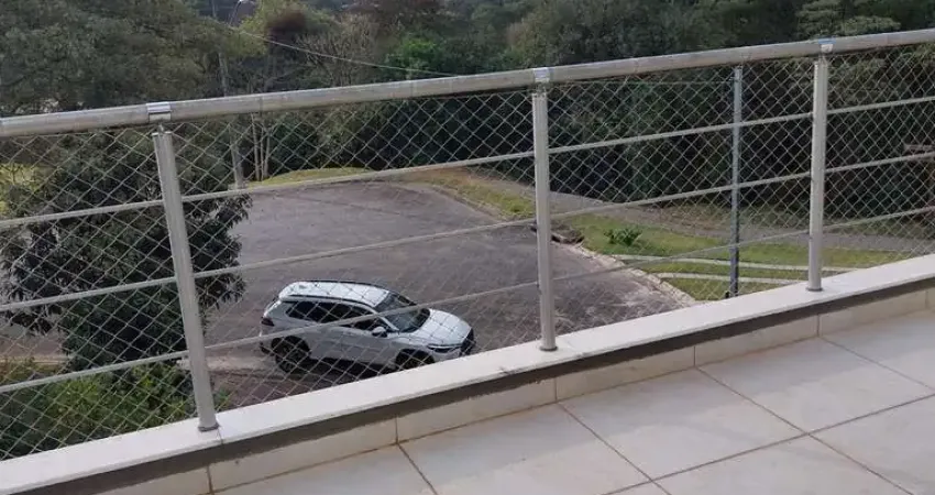 O seu novo lar num residencial charmoso e próximo da Granja Viana - reserva santa maria