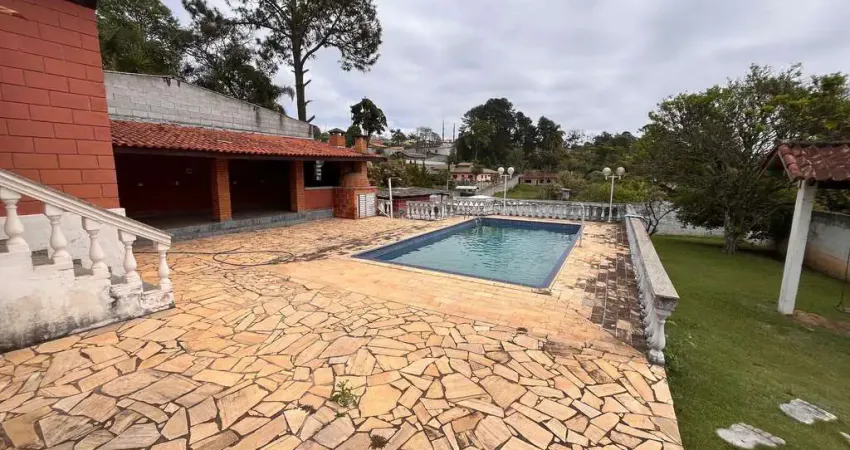 Casa de Condomínio à Venda em Cotia-SP: Oportunidade única no Bairro Chácara Rincão! 3 quartos, 1 suíte, 3 banheiros, 6 vagas de garagem.