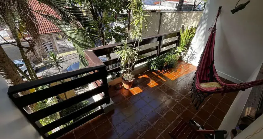 Casa à Venda no Km 18 em Osasco-SP: Amplo imóvel com 3 quartos, 2 suítes, 3 banheiros e 3 vagas de garagem!