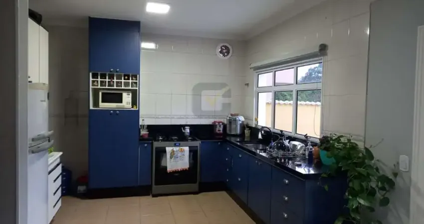 Casa de luxo em condomínio à venda em Jandira-SP, Parque Nova Jandira: 3 quartos, 1 suíte, 3 salas, 4 vagas, 330m².