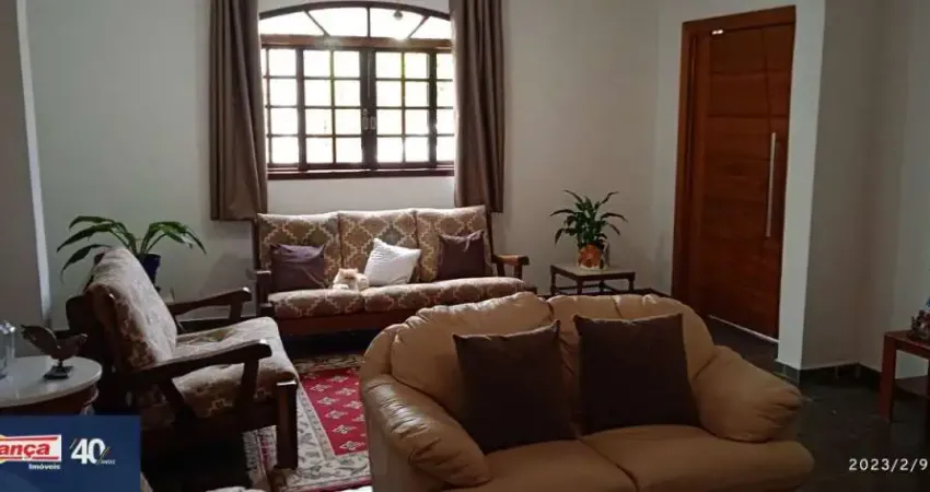 Sobrado no Parque Renato Maia, com 5 quartos, sendo 3 suites e 3 vagas de garagem!