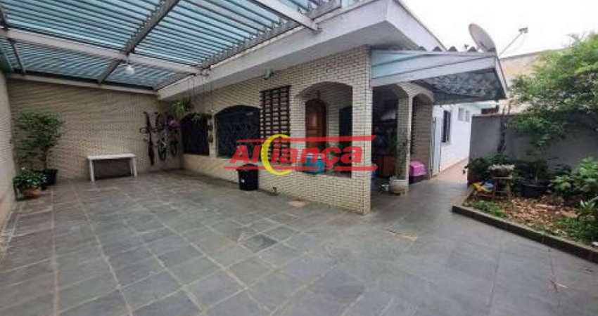 CASA TÉRREA COM PISCINA  A VENDA, POR R$ 800.000,00 - JARDIM VILA GALVÃO - 335M²