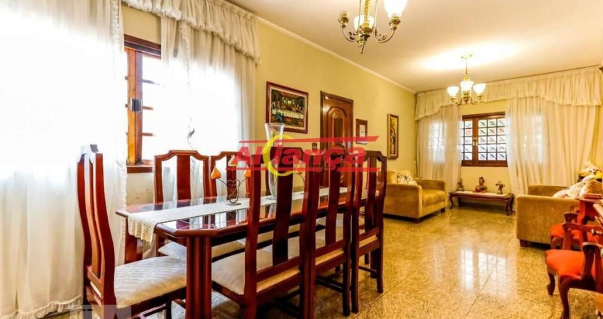 Sobrado de 260m² com 4 dormitórios na Vila Nova Mazzei