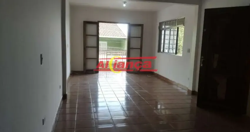 Sobrado com 02 Dormitórios, 02 Sacadas, Sala, Cozinha, Banheiro, 02 Vagas de Garagem (podendo caber