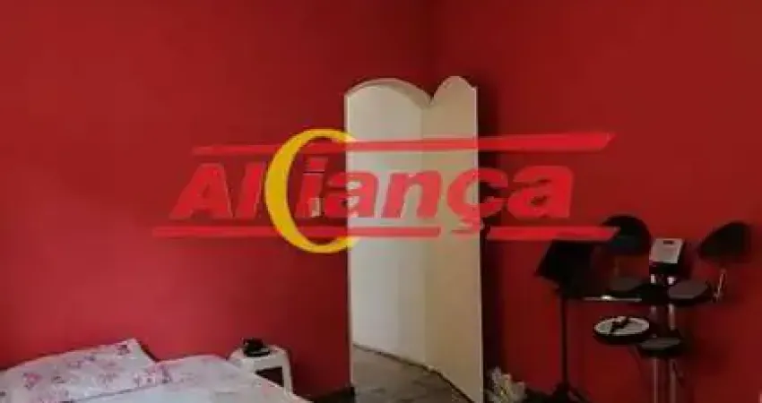 Sobrado da frente todos os cômodos amplos, parte de baixo sendo, sala, banheiro, cozinha, lavanderia