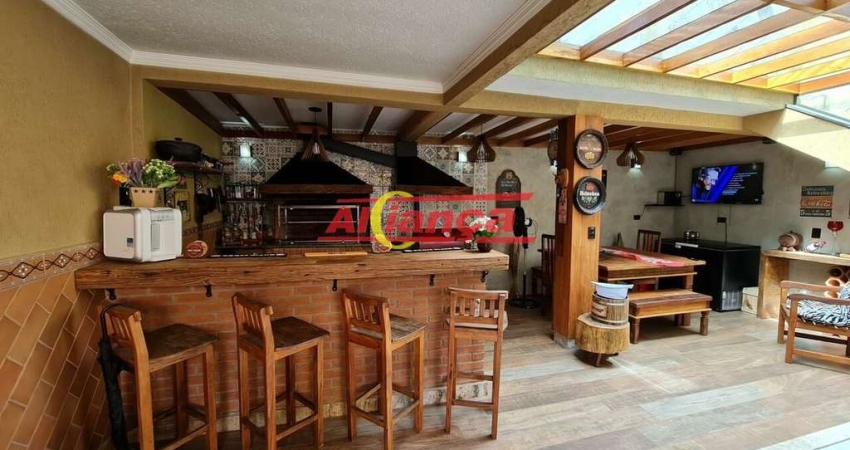 Sobrado com 3 dormitórios à venda, 278 m² por R$ 840.000 - Jardim Vila Galvão