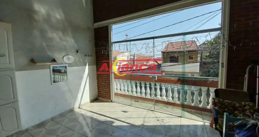 Casa assobradada, 3 dormitórios, 2 banheiros, 1 vaga no Continental II - Guarulhos