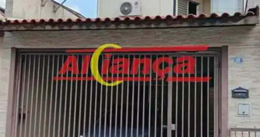 Lindo sobrado com 3 quartos, sendo 1 suíte, 1 banheiro, 2 lavabos, 2 vagas de garagem e área gourmet