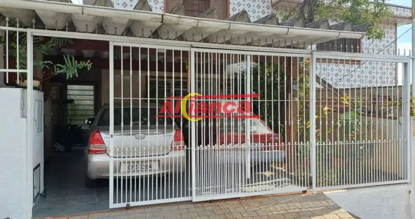 Sobrado na Zona Norte com quintal e excelente localidade