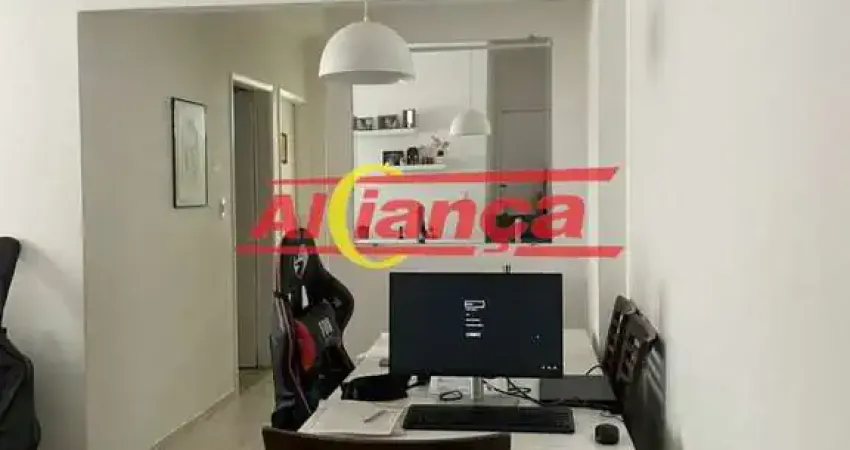apartamento no Parque Novo Mundo, todo reformado com piso em porcelanato.