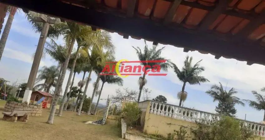 Chácara com 8 dormitórios, 6 suítes, 8 vagas, piscinas, salões, campo, pomar e estrutura completa.