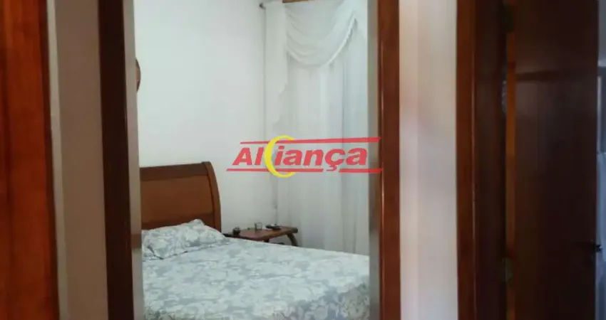 Casa ampla, 3 dormitórios, suíte com closet, área gourmet, piscina, 5 vagas, vista e pomar.