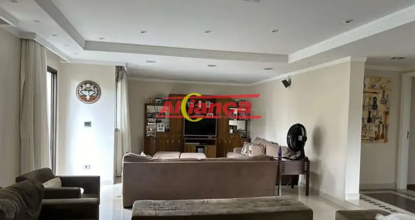 Apartamento com 3 suítes, 2 vagas, 183m², varanda, hidromassagem e hall privativo. Muito espaçoso!