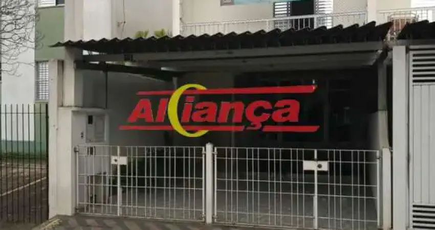 Sobrado com 3 dormitórios e 2 vagas, $ 650.000 - Bom Clima