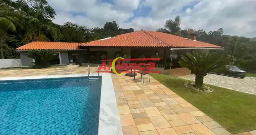 Chácara com 4 quartos, piscina e campo de futebol em Arujá