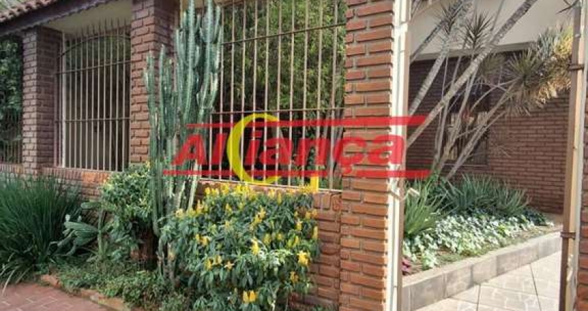Lindo Sobrado 4 Quartos, sendo 1 Suíte, 350m² - 6 vagas no Jardim Vila Galvão