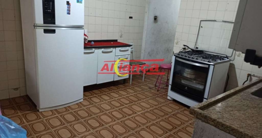 Sobrado com 03 quartos, sala , cozinha, 03 vagas de garagem cobertas, cpróximo ao Sesi Jd. Adriana.
