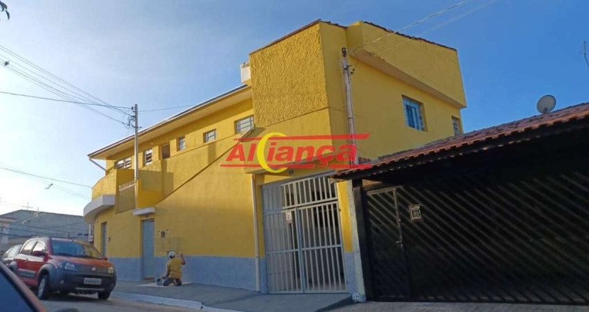 Casa térrea com 02 quartos , sala , cozinha, 02 vagas de garagem, mais 2 casas no mesmo terreno,