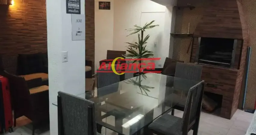 Sobrado em condomínio fechado com 3 quartos, 3 vagas , no Jardim Adriana - Guarulhos - SP