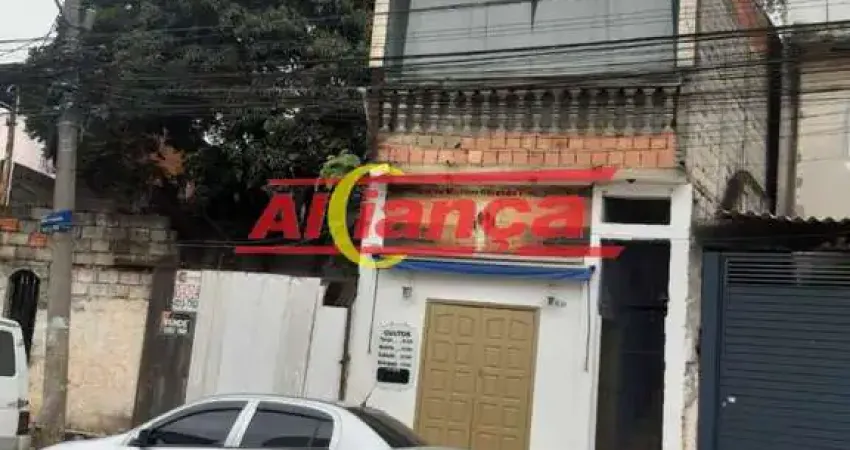 Terreno com área de 337,50 - edificação no local para demolição.