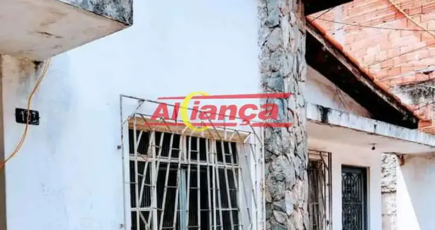 Casa com terreno amplo,ideal para reforma ou construção de um novo espaço.