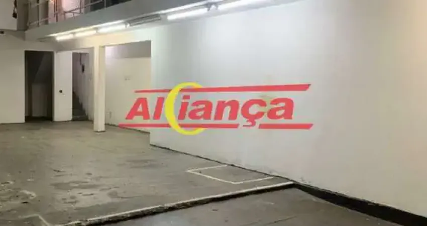 Salão comercial no centro, com 2 banheiros, portas de aço, entrada laterall