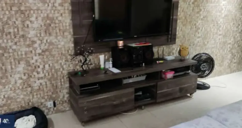 Sobrado Cond. Fechado, Serôdio, 3 dorm. 2 stes, closet, aquecimento solar