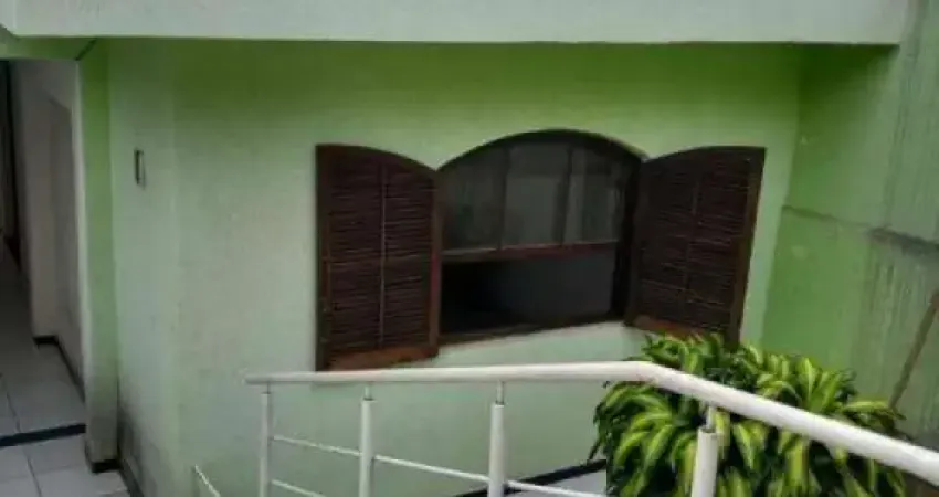 SÃO 3 CASAS NO MESMO TERRENO