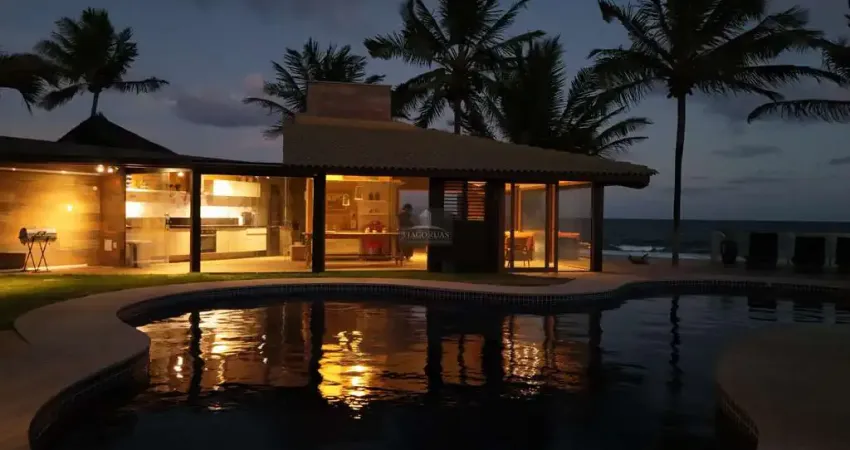 Luxuosa Mansão à Beira-Mar no Condomínio Interlagos: 6 Quartos, 6 Suítes, 3 Salas, 8 Banheiros, 4 Vagas de Garagem, 1.200m² - Camaçari-BA.