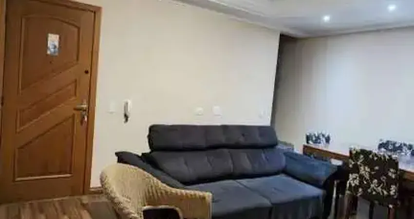 Espaçosa cobertura à venda com 180m², 3 dormitórios, suíte, churrasqueira e 2 vagas – localização privilegiada!