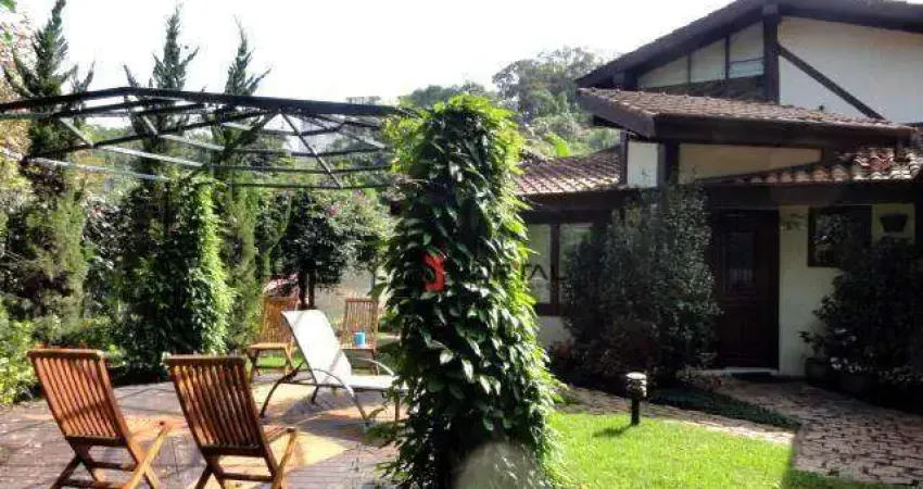Casa Praticamente Térrea!!, Chácara dos Lagos, Granja Viana.(PORTAL)