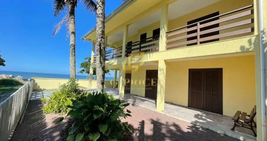 Linda Casa Espaçosa com 5 Suítes e Vista para o Mar