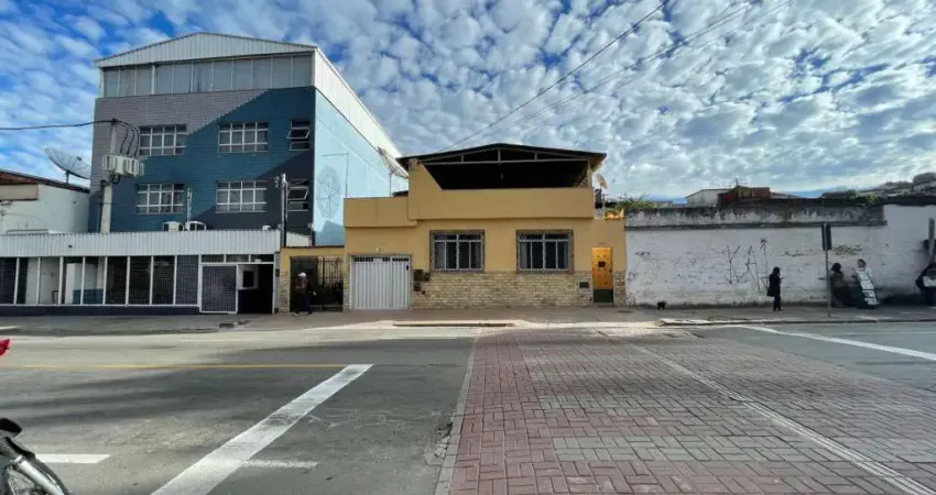 Ótima oportunidade de 3 casas em um único terreno, ideal para família ou construtor