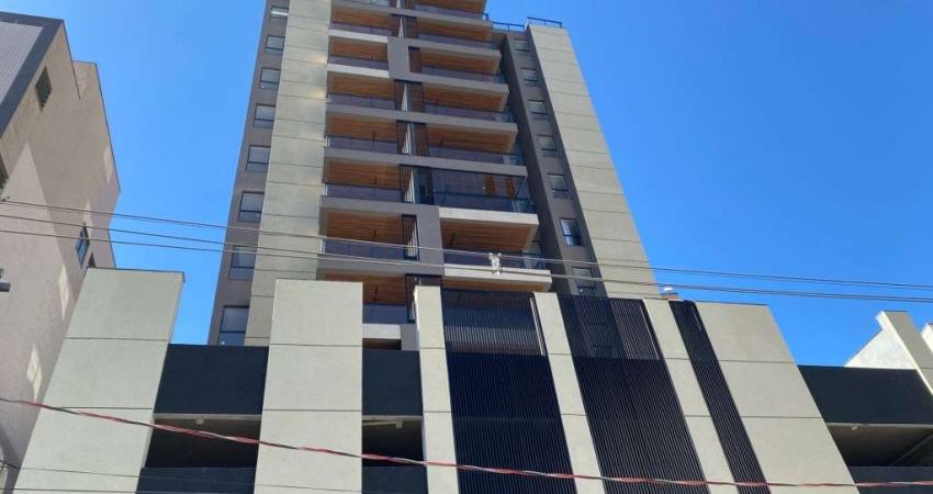 Apartamento de 3 quartos com varanda gourmet ampla no São Mateus