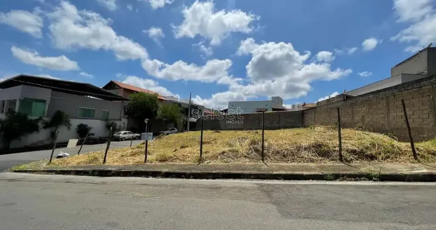 Terreno à venda na Rua Francisco Baptista de Oliveira, lote 22, Aeroporto, Juiz de Fora
