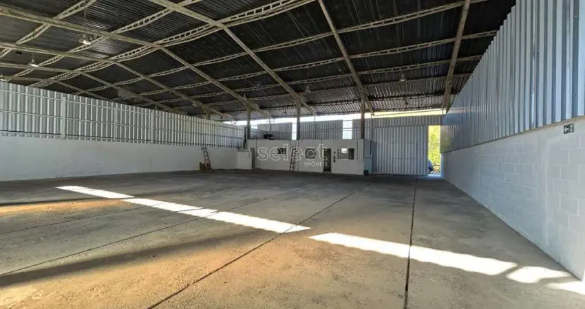 Terreno com área total de 20.000m² e 4021 m² de construção entre 5 galpões e salas
