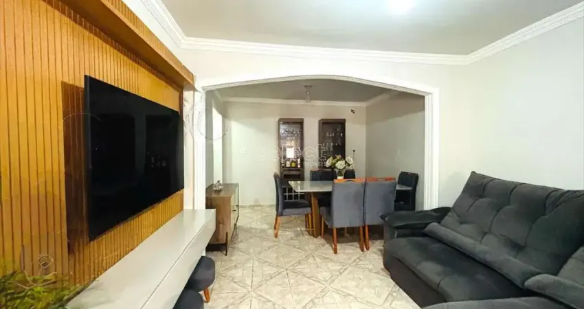 Casa com 3 quartos à venda na Rua Adelaide Campos de Resende, JK, Juiz de Fora