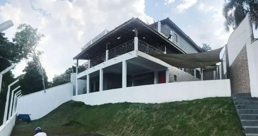 Vendo belíssima casa em Mairiporã De frente para Represa !!