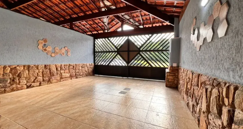 Casa Geminada Reformada – 2 Dormitórios | Bairro Caiçara, Praia Grande/SP