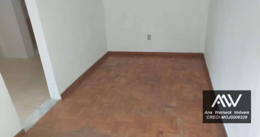 Casa com 3 dormitórios para alugar, 84 m² por R$ 900,00/mês - Nossa Senhora Aparecida - Juiz de Fora/MG