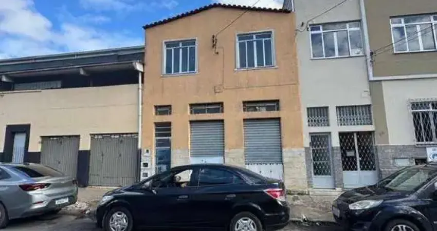 Sobrado com 3 dormitórios à venda, 85 m² por R$ 230.000,00 - Mariano Procópio - Juiz de Fora/MG
