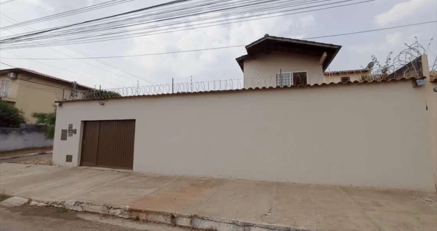 REF: Office629 Casa de esquina com 4 quartos. Área total de 440m² com 250m² de área construída, à venda por R$750.000,00. Gentil Meireles - Goiânia-GO. codigo: 15976