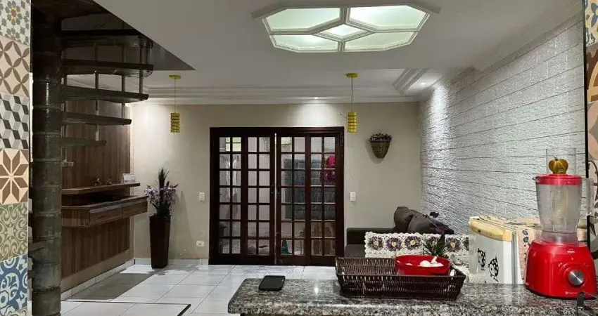 Casa com 2 dormitorios em excelente estado de conservacao, garagem pra 2 carros em condominio fechado a 1,5 da Estacao Dom Bosco
