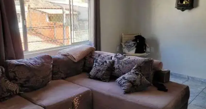 Sao cinco casas: Casa 01- com 3 quartos, sala, cozinha e 2 banheiros; Casa 02- com 3 comodos e banheiro; Casa 03- com 2 comodos e banheiro; Casa 04- com 3 comodos e banheiro; Casa 05- com 2 comodos e 