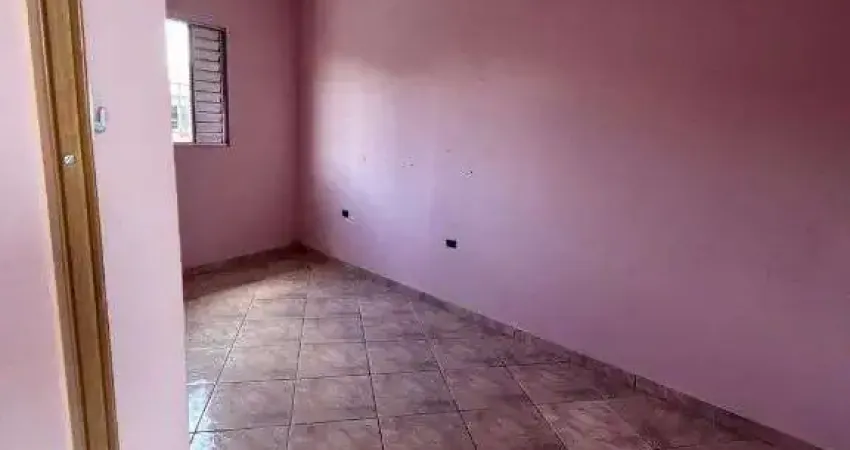 CASA 3DORMITORIS, NA CIDADE TIRADENTES ,COM UMA EDICULA NO FUNDO