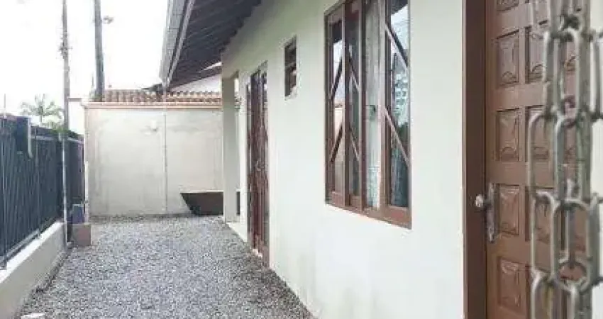 Casa com 3 quartos para alugar na Rua Vilas Lobos, 79, Bom Retiro, Joinville