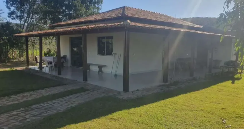 Fazenda / Sítios / Chácaras com 3 quartos à venda em Araçaí