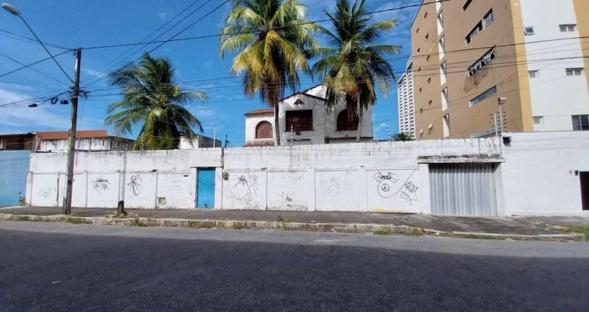 (CA8241) Casa localizada no Centro, medindo 681,50m²