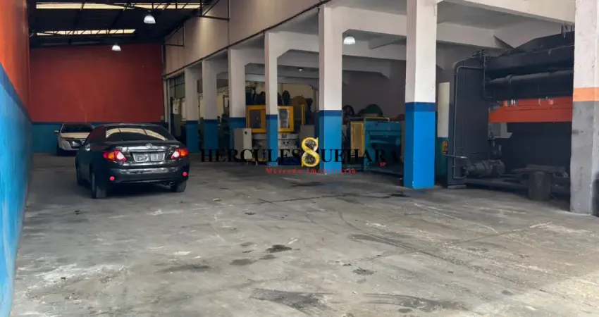 Raridade! Galpão com 125m de fundos e pé direito com aprox. 8m, no Brás em São Paulo