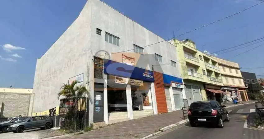 Salão Comercial de 400m² em sobreloja no Centro de Ferraz de Vasconcelos.